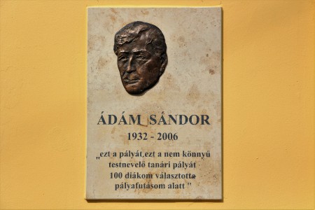 Ádám Sándor emléktáblája